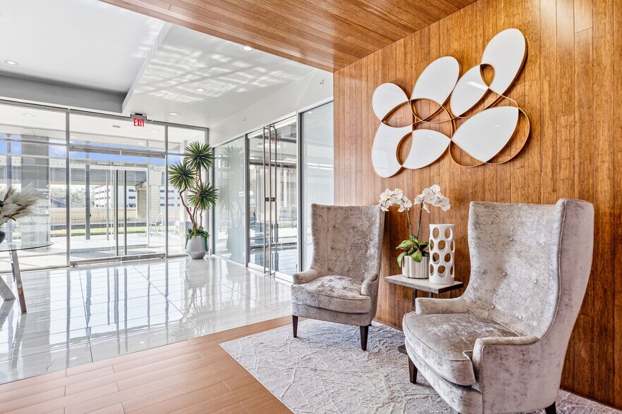 More Photos Of 2550 N Loop Fwy W, Houston Office For Lease