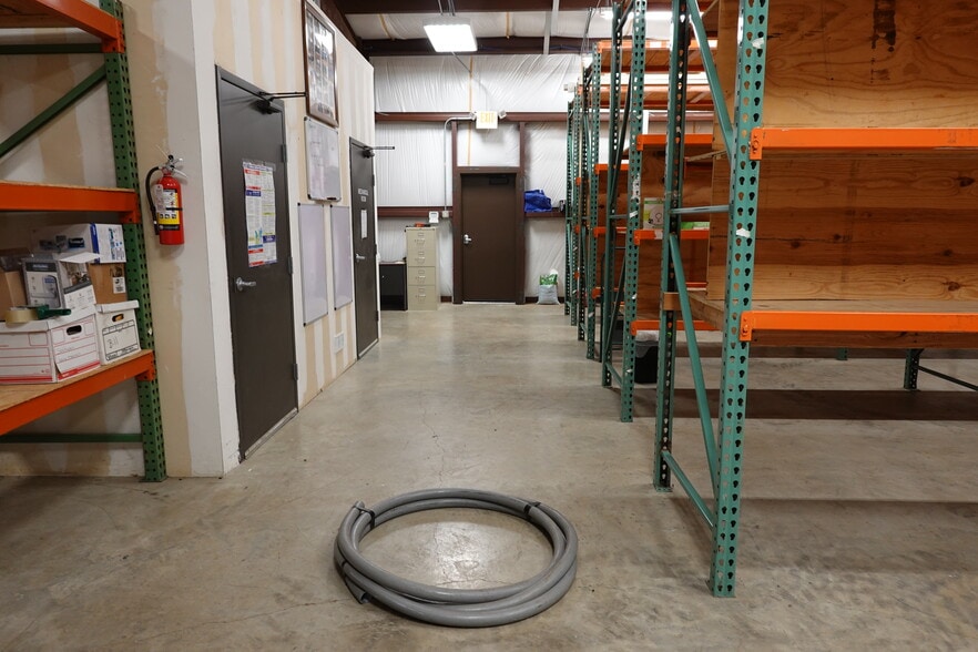 More Photos Of 2051 Bender Ln, Arnold Flex For Sale