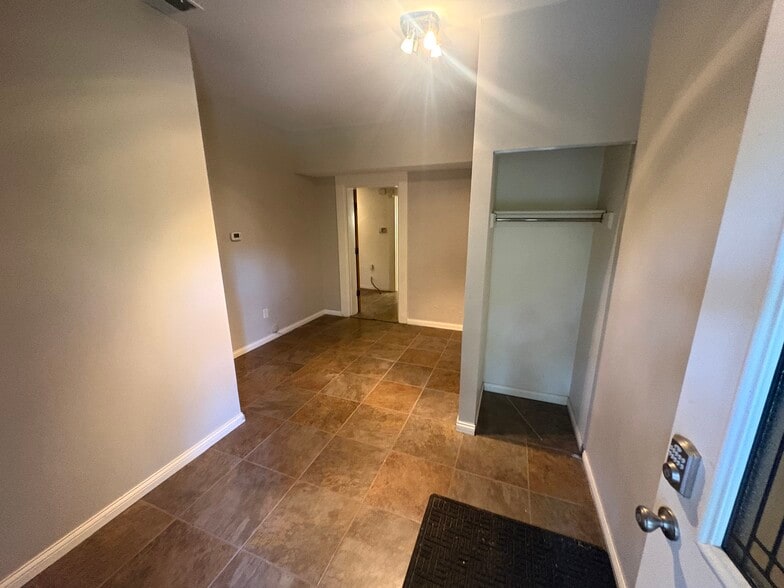 More Photos Of 114 Wellington Pl, Cincinnati Office Residential For Lease