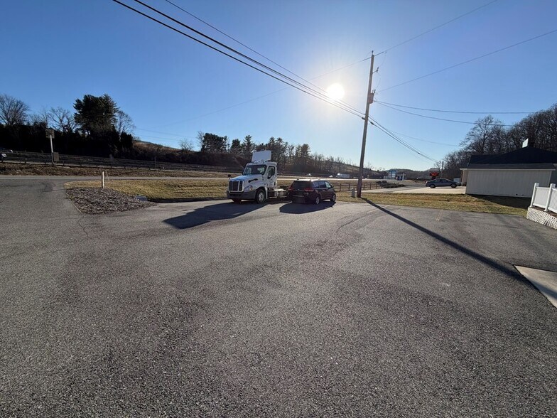 More Photos Of 602 E Lee Hwy, Wytheville Freestanding For Sale