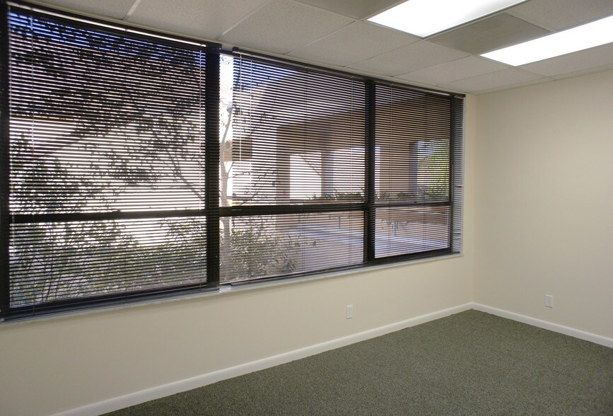 More Photos Of 900 SE Ocean Blvd, Stuart Medical For Lease