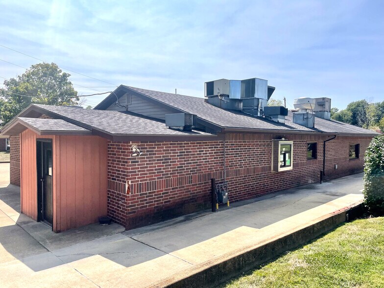 More Photos Of 924 N Main St, Mountain Grove Restaurant For Sale