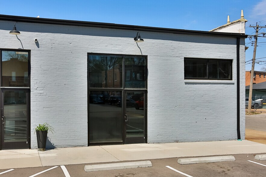 More Photos Of 4210 Itaska St, Saint Louis Flex For Lease