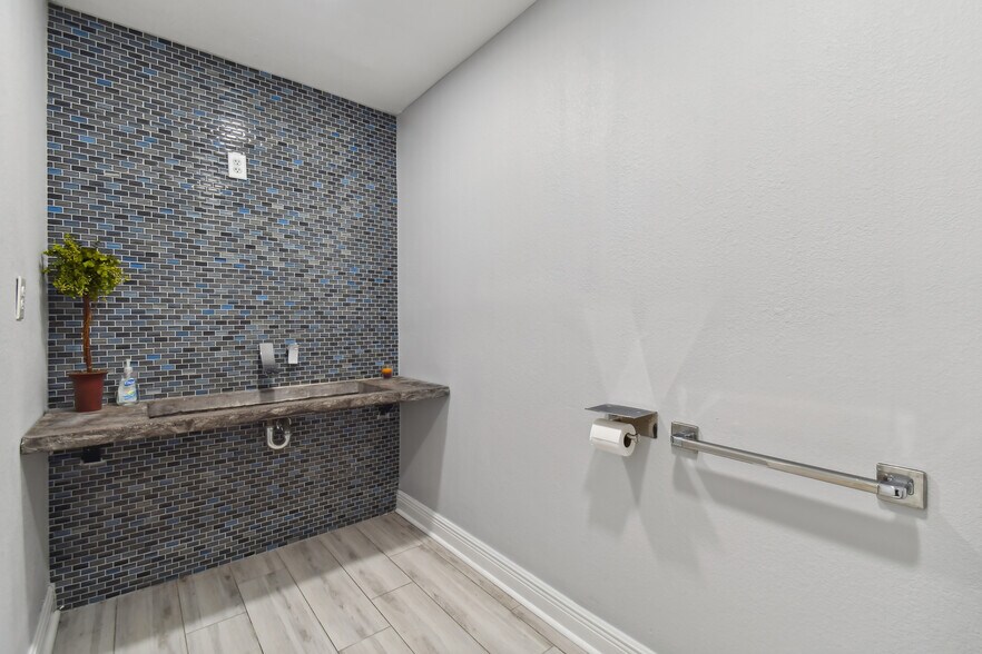 More Photos Of 21859 Sr-54, Lutz Medical For Sale