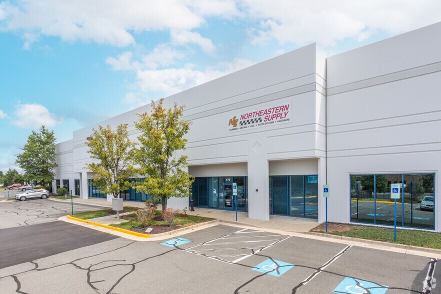 More Photos Of 23700 Pebble Run Pl, Sterling Warehouse For Lease