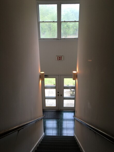More Photos Of 2225 Ashley Crossing Dr, Charleston Office Residential For Lease