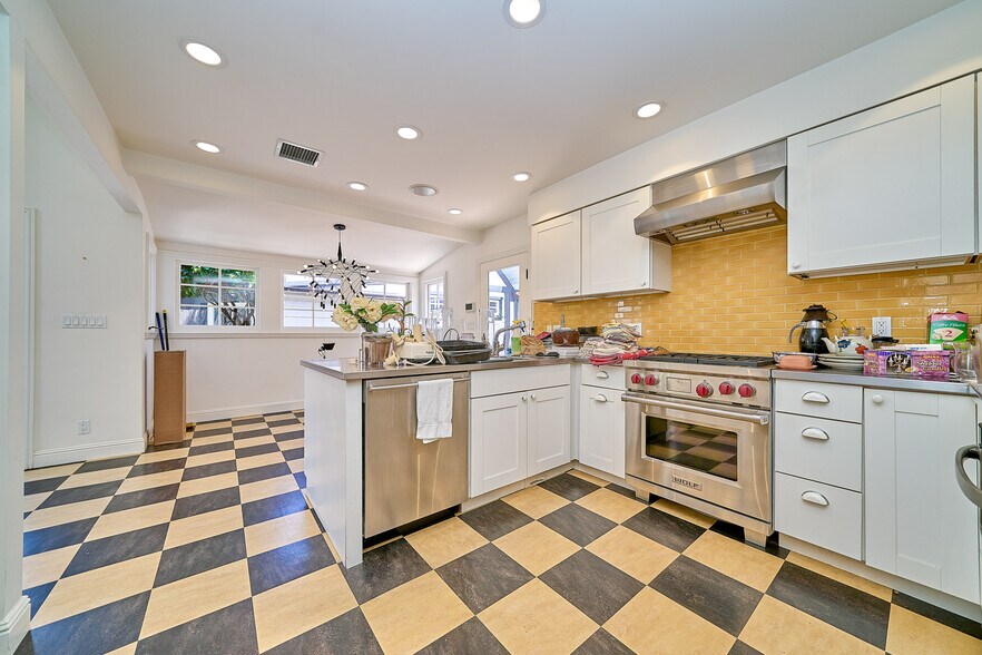 More Photos Of 1321-1325 Abbot Kinney Blvd, Venice Freestanding For Sale
