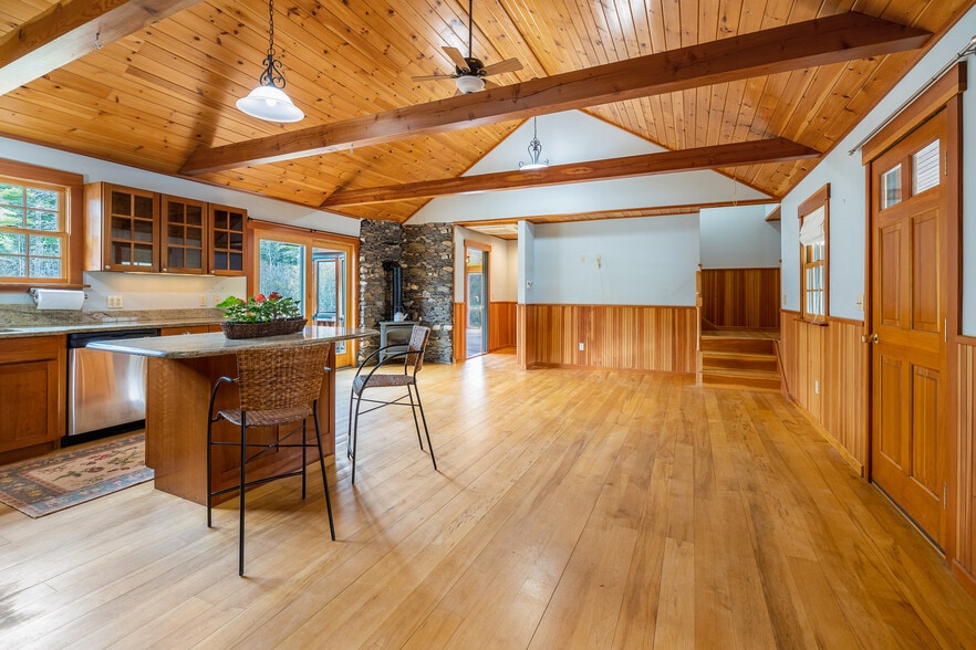 More Photos Of 49 Vermont 12, Pomfret General Retail For Sale