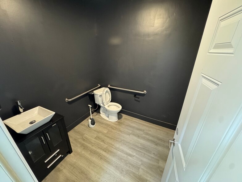 More Photos Of 2204 E Carson St, Pittsburgh Apartments For Lease