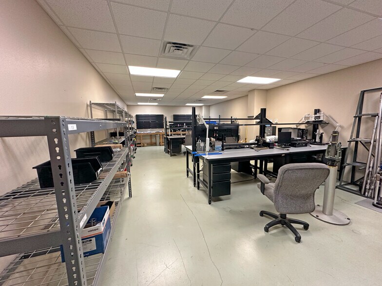 More Photos Of 14427 Interdrive W, Houston Warehouse For Lease