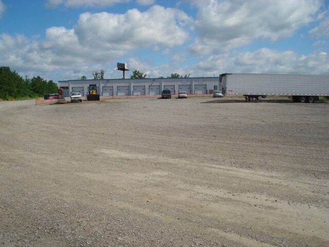 More Photos Of 5036 NW Waukomis Dr, Kansas City Warehouse For Lease