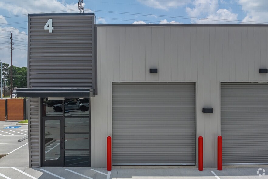 More Photos Of 22525 Hufsmith - Kohrville Rd, Tomball Flex For Lease