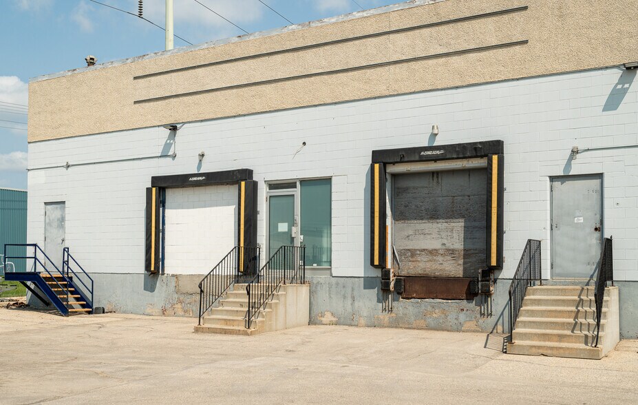 More Photos Of 1170 St James St, Winnipeg Storefront Retail Office For Lease