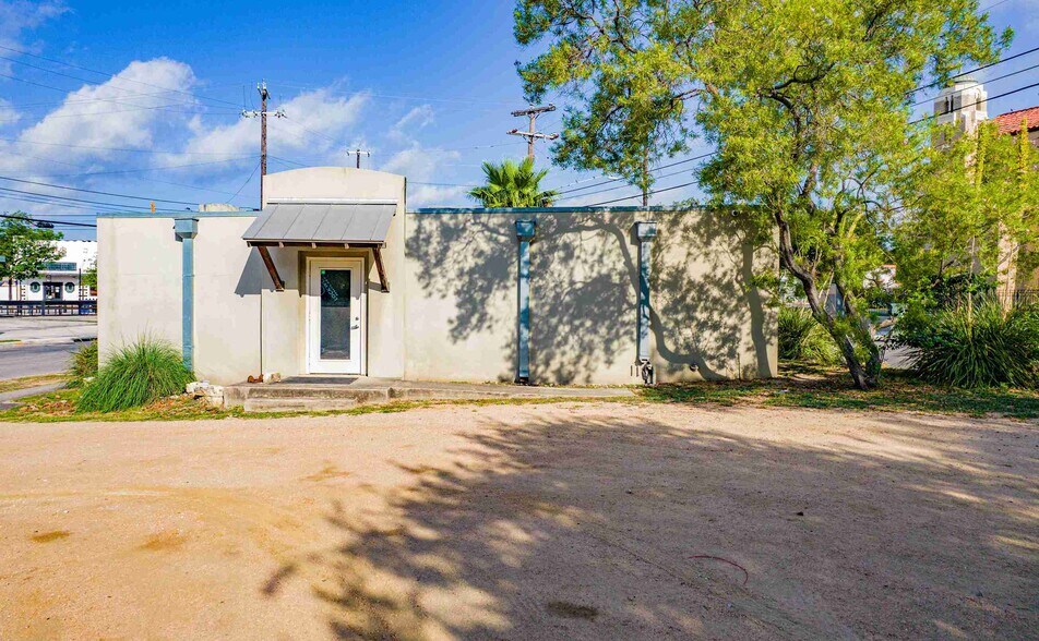 More Photos Of 601 E Ashby Pl, San Antonio Restaurant For Lease