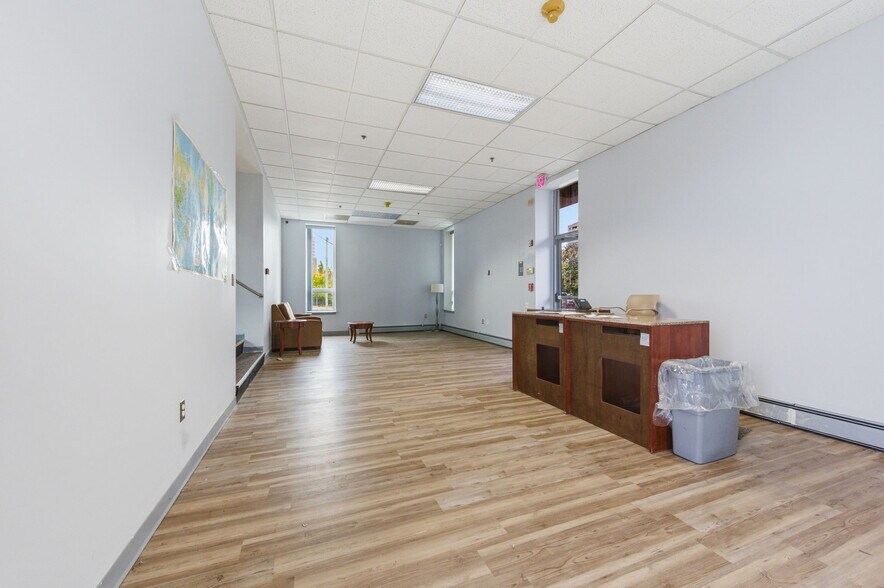 More Photos Of 910 Gilpin Ave, Wilmington Medical For Sale