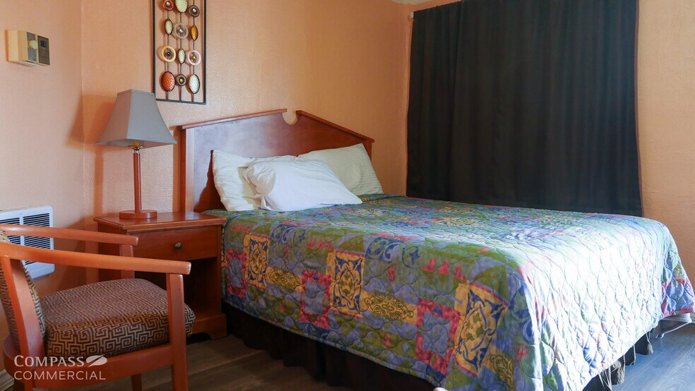 More Photos Of 109480 Highway 97 N, Chemult Hotel For Sale