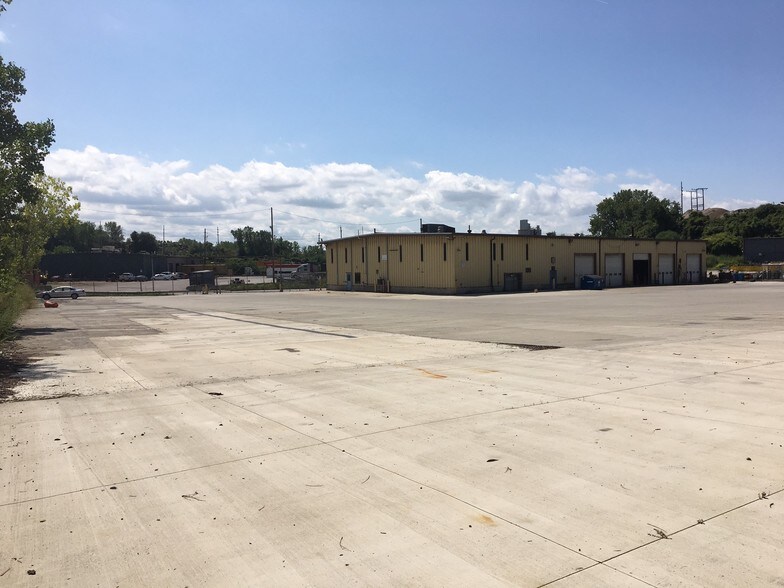 More Photos Of 2727 Transport Rd, Cleveland Flex For Lease