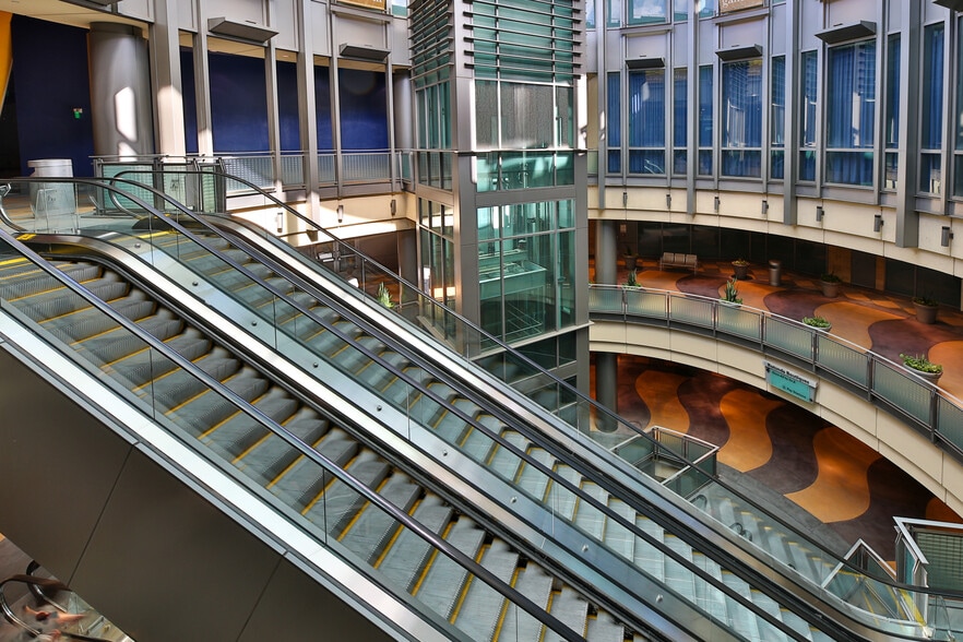 More Photos Of 15301 Ventura Blvd, Sherman Oaks Unknown For Lease