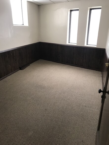 More Photos Of 1301 Saw Mill Run Blvd, Pittsburgh Warehouse For Sale