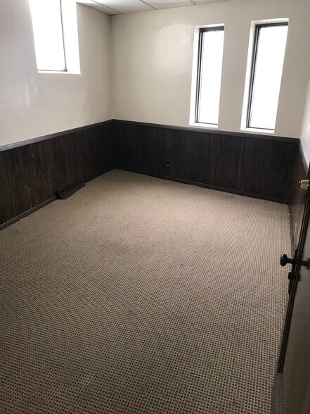 More Photos Of 1301 Saw Mill Run Blvd, Pittsburgh Warehouse For Sale