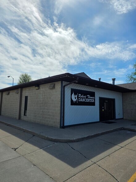 More Photos Of 130 Dotson Dr, Ames Office For Lease