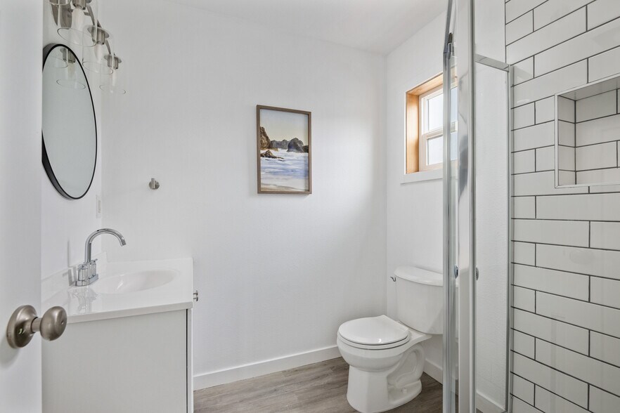 More Photos Of Ocean Rogue Inn, Rockaway Beach Hospitality For Sale