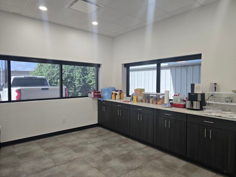 More Photos Of 714 Highway 71 W, Bastrop Freestanding For Lease