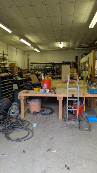 More Photos Of 202 Industrial Loop, Staten Island Warehouse For Lease