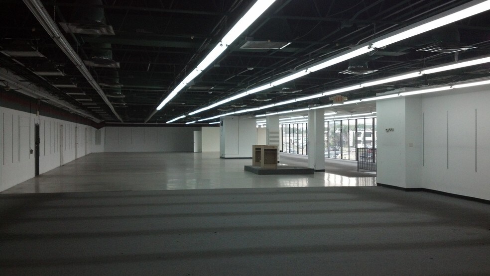 More Photos Of 1211 S Loop Fwy W, Houston Auto Dealership For Sale