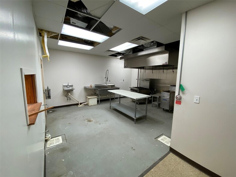 More Photos Of 2099 Highway 532, Dubberly Service Station For Sale