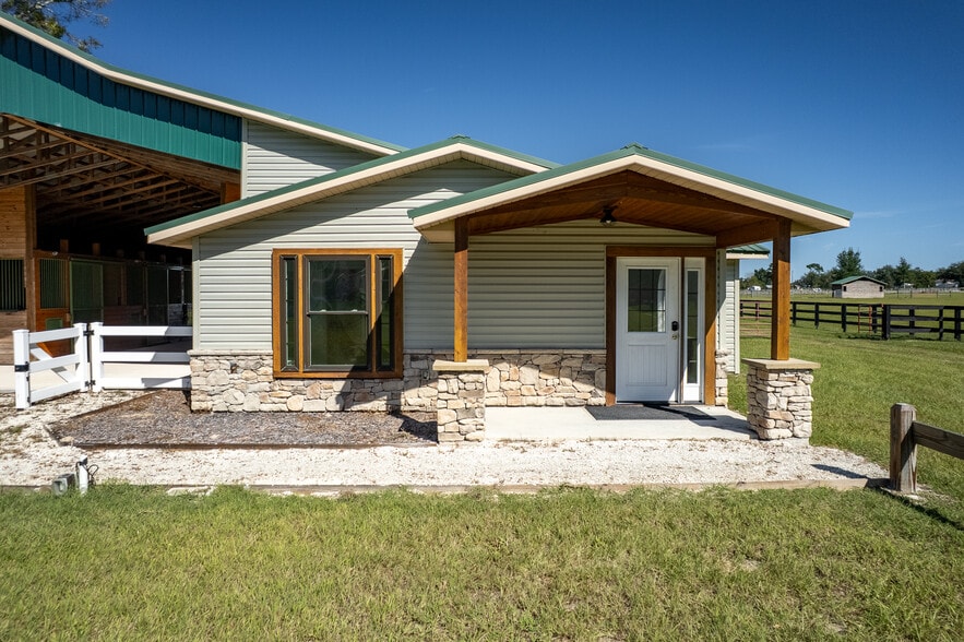 More Photos Of 20221 SW 5th Pl, Dunnellon Specialty For Sale