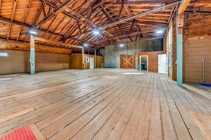 More Photos Of 8211 15th St, Medford Warehouse For Sale