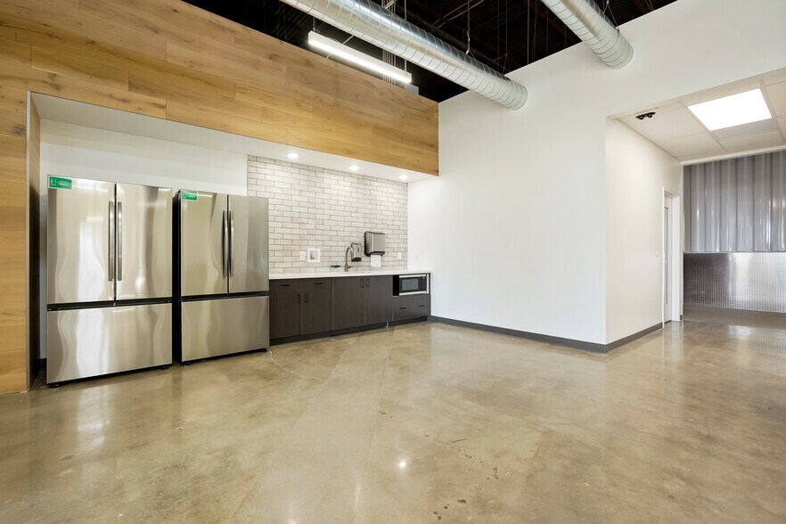 More Photos Of 5150 Colorado Blvd, Denver Self Storage For Lease