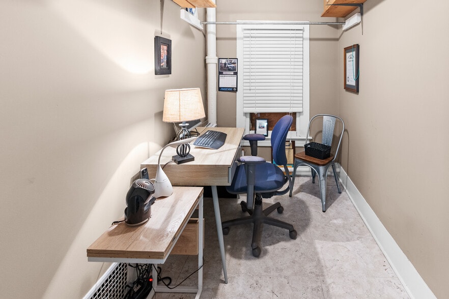 More Photos Of 223 Helm St, Elizabethtown General Retail For Sale