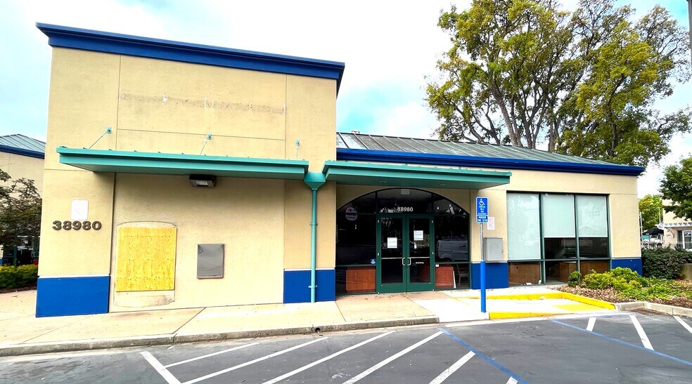 More Photos Of 38980 Paseo Padre Pky, Fremont Bank For Lease