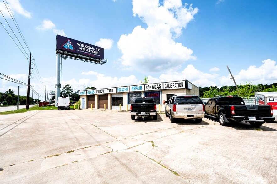 More Photos Of 17717 Highway 59 N, Humble Auto Repair For Sale