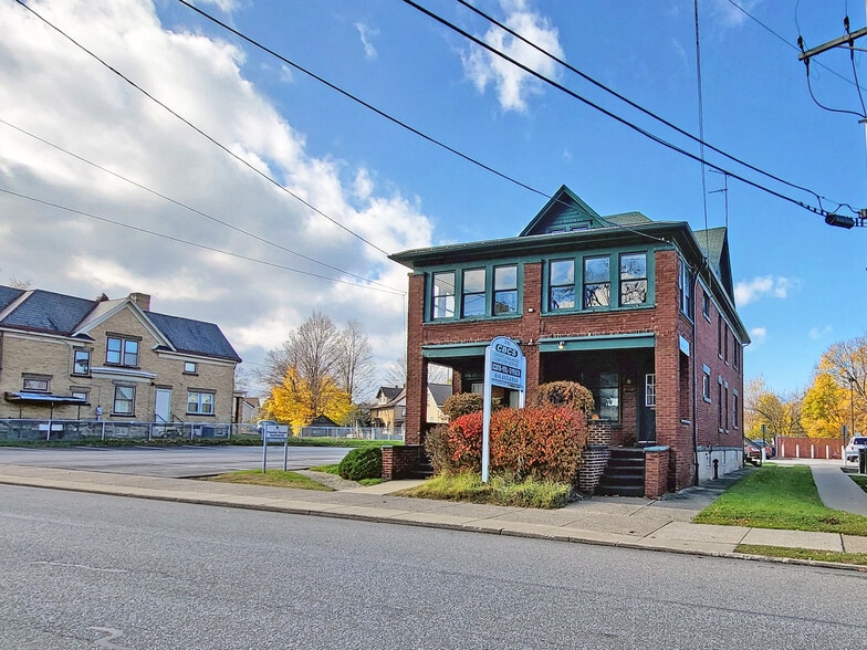More Photos Of 2702-2704 Peach St, Erie Office Residential For Lease