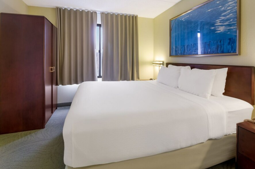 More Photos Of 16 Trinity Point Dr, Washington Hotel For Sale