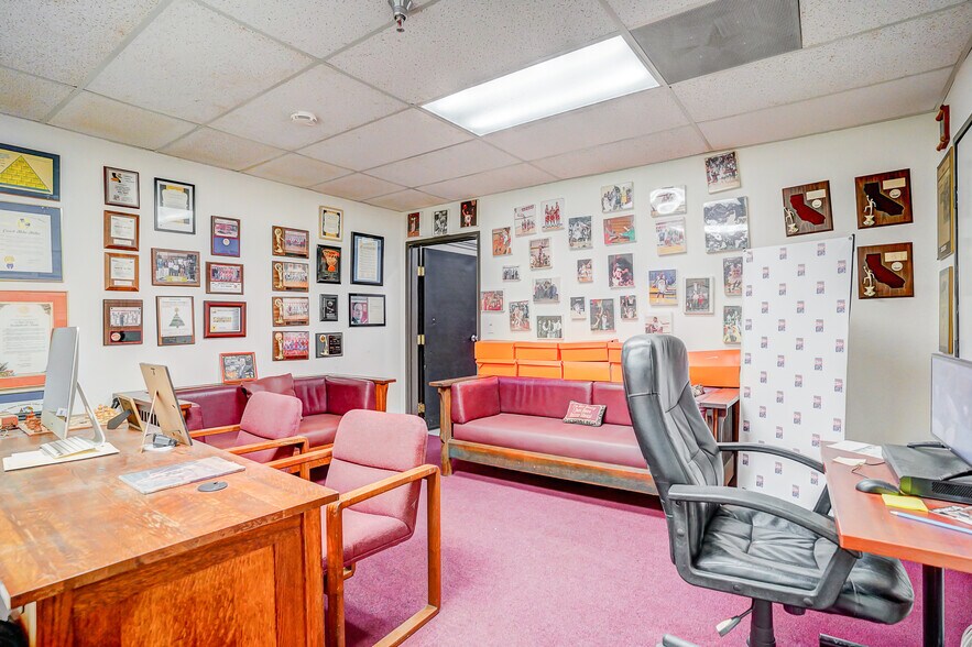 More Photos Of 950 S Central Ave, Compton Schools For Sale