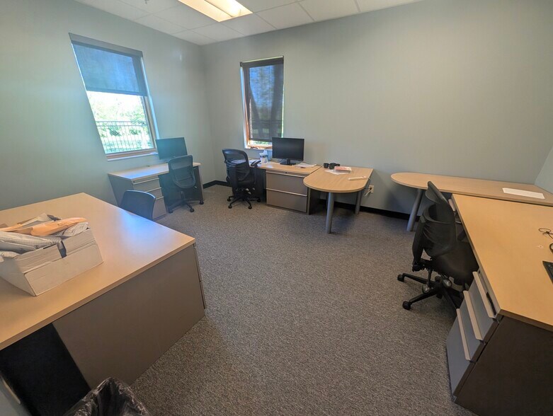 More Photos Of 5155 Pennwood Dr, Indianapolis Office For Sale