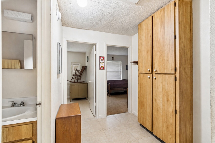 More Photos Of 3132 Bloomingdale Villas Ct, Brandon Apartments For Sale