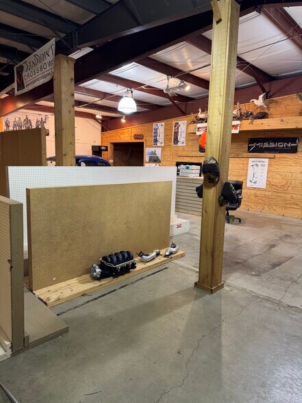 More Photos Of 3400 US Highway 30, Warsaw General Retail For Lease