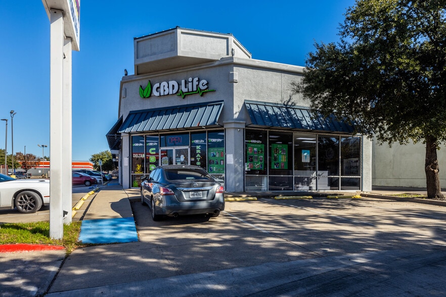 More Photos Of 5626 Maple Ave, Dallas Unknown For Lease