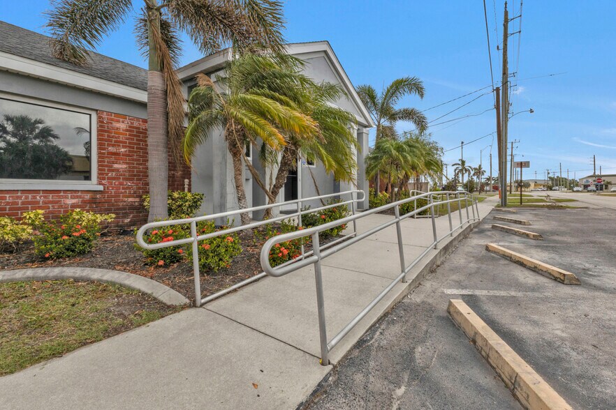 More Photos Of 128 W Charlotte Ave, Punta Gorda Office Residential For Sale