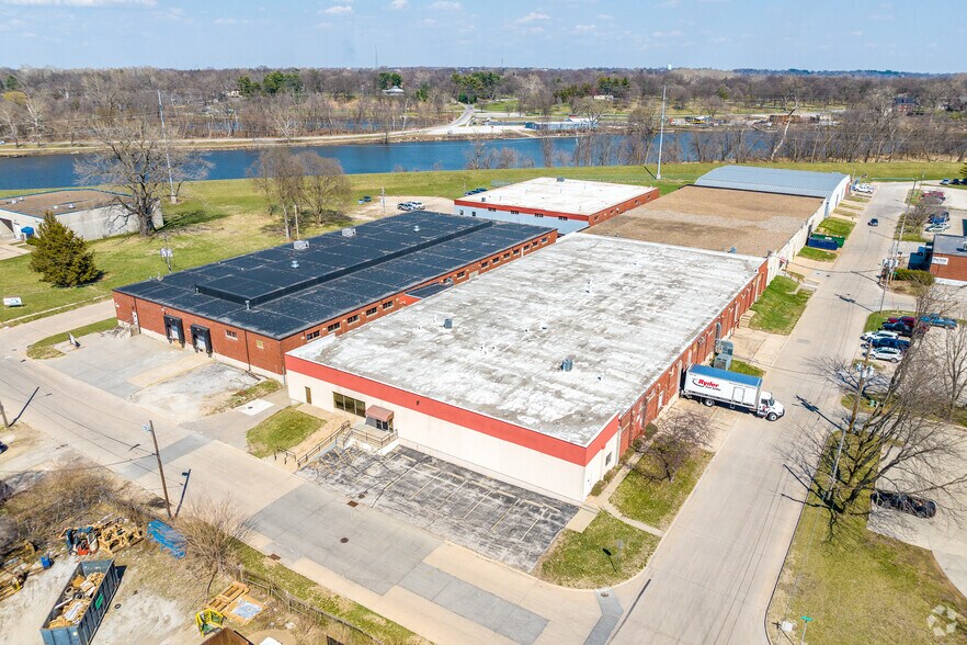 More Photos Of 96-98 Jefferson Ave, Des Moines Warehouse For Lease