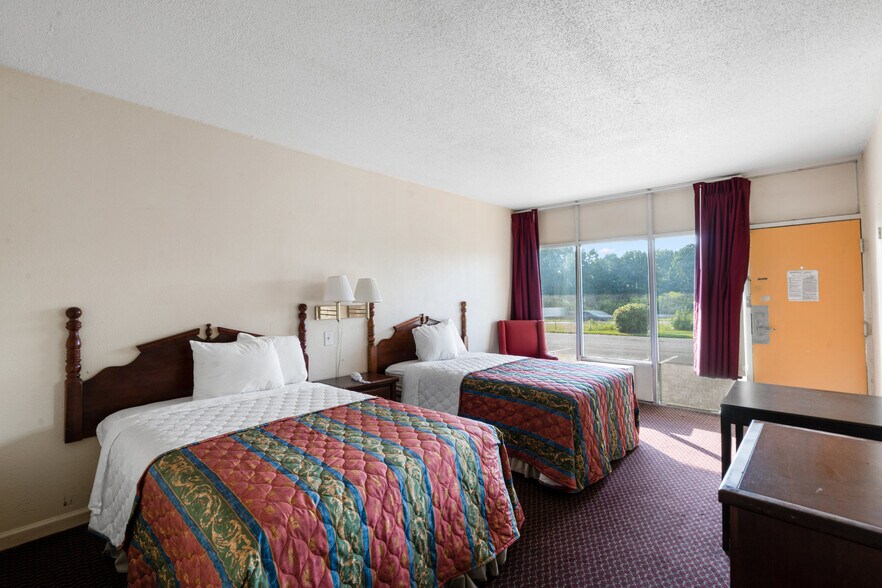 More Photos Of 1240 S Lucky Penny St, Charlotte Hotel For Sale