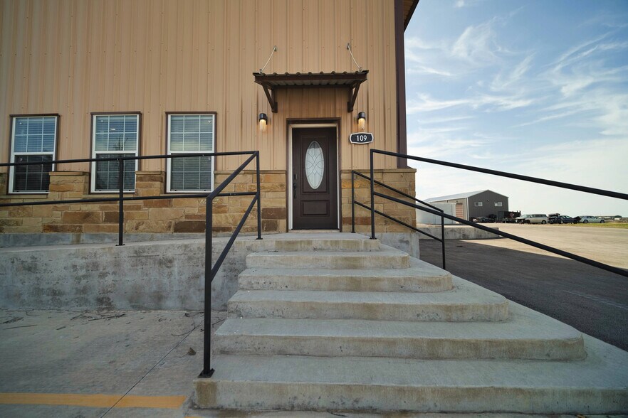 Primary Photo Of 109 Alamirah, Hutto Warehouse For Lease