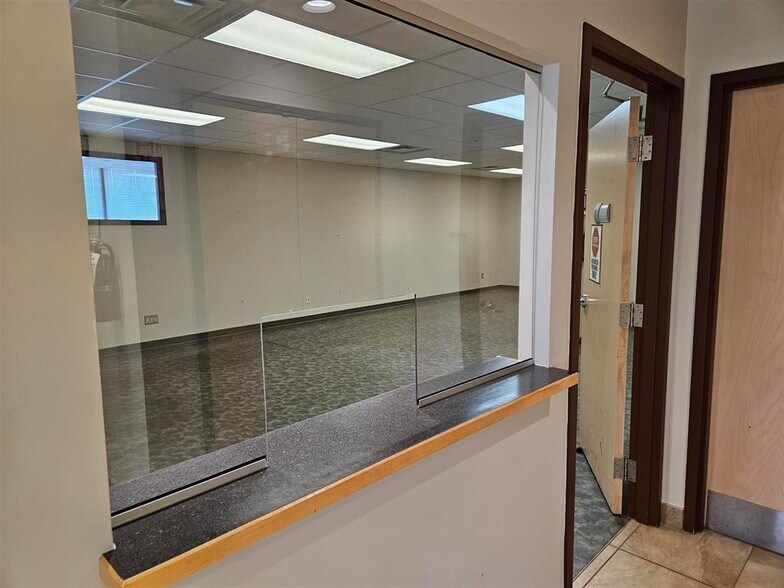 More Photos Of 390 Bay St, Sault Ste Marie Office For Lease