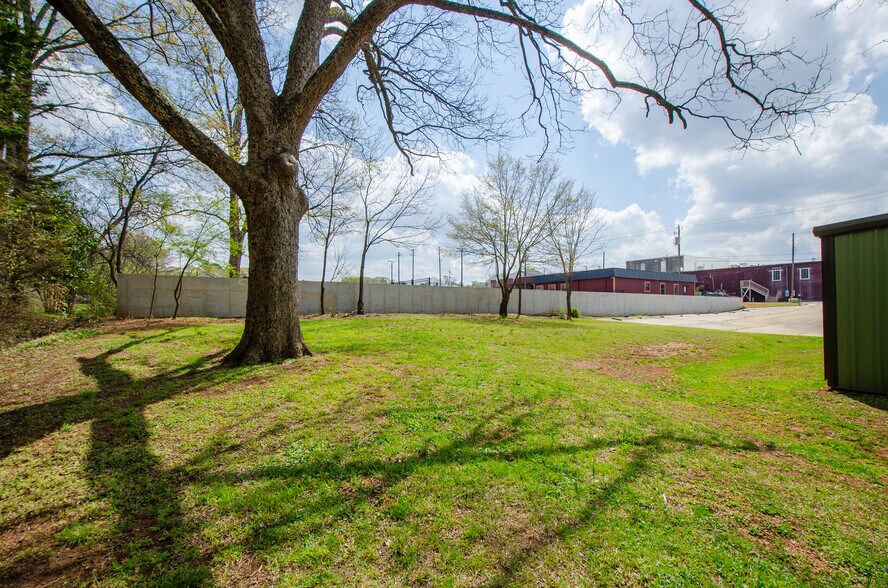 More Photos Of 100 Candler St, Villa Rica Flex For Sale