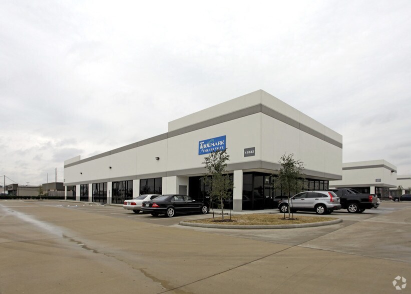 More Photos Of 12838 Murphy Rd, Stafford Showroom For Sale